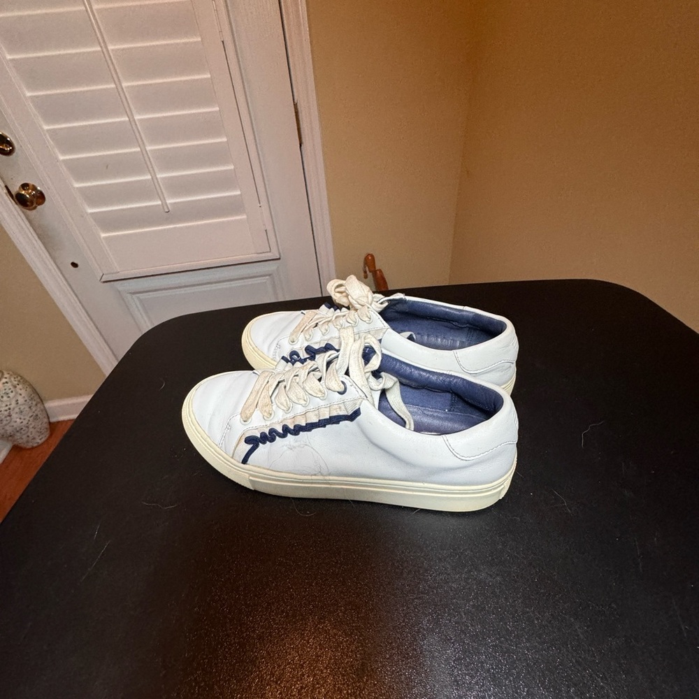 Tory Sport size 6 white leather ruffle sneaker
